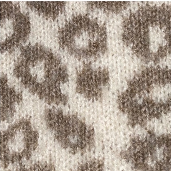 NEW Christian Siriano Leopard Sweater Turtleneck - Picture 4 of 5